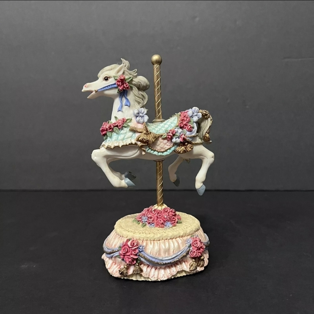 Heritage House Melodies Figurine